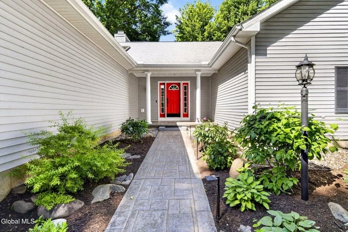 34 W Skyview Drive, Cohoes, NY, photo 2