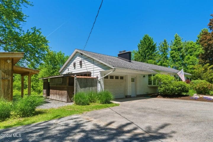 704 Tanner Road, Clifton Park, NY, photo 3