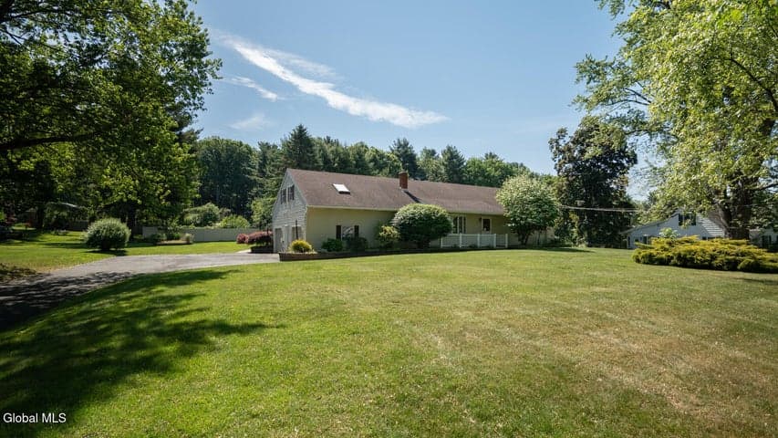 559 Bloomingrove Drive, North Greenbush, NY, photo 1
