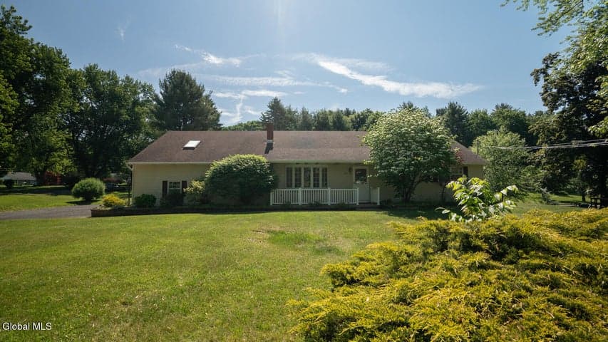 559 Bloomingrove Drive, North Greenbush, NY, photo 2