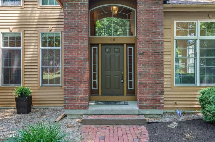19 Coventry Drive, Clifton Park, NY, photo 2