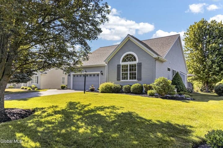 6 Danbury Court, Clifton Park, NY, photo 4
