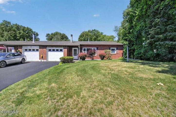 2B Deer Creek, Clifton Park, NY, photo 1
