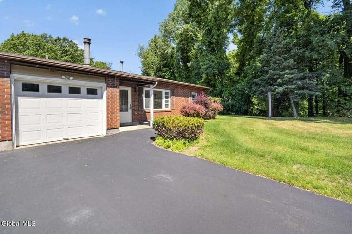 2B Deer Creek, Clifton Park, NY, photo 3