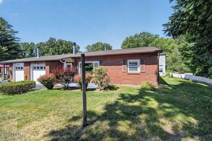 2B Deer Creek, Clifton Park, NY, photo 2