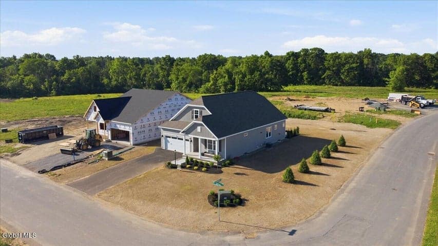 1 Clover Leaf Drive, Halfmoon, NY, photo 3
