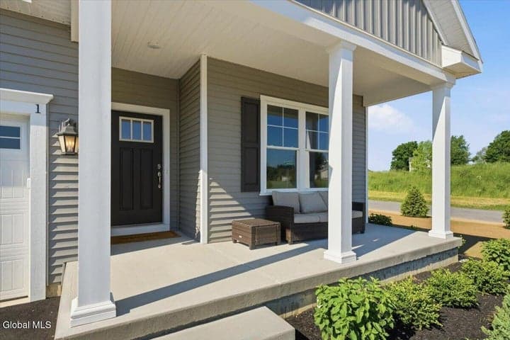 1 Clover Leaf Drive, Halfmoon, NY, photo 2