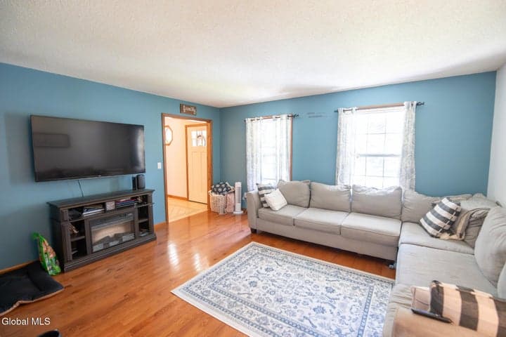22 Snowberry Lane, Moreau, NY, photo 5