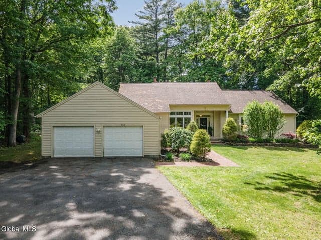 703 Maple Lane, Niskayuna, NY