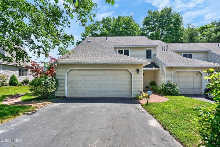 62 Commonwealth Drive, Bethlehem, NY, photo 1