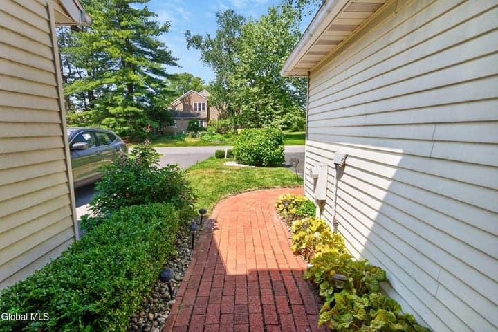 62 Commonwealth Drive, Bethlehem, NY, photo 4
