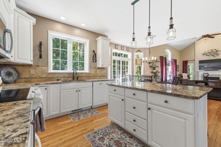 46 Mann Boulevard, Halfmoon, NY, photo 4