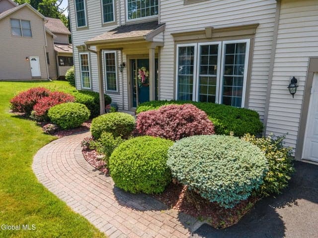 46 Mann Boulevard, Halfmoon, NY, photo 2