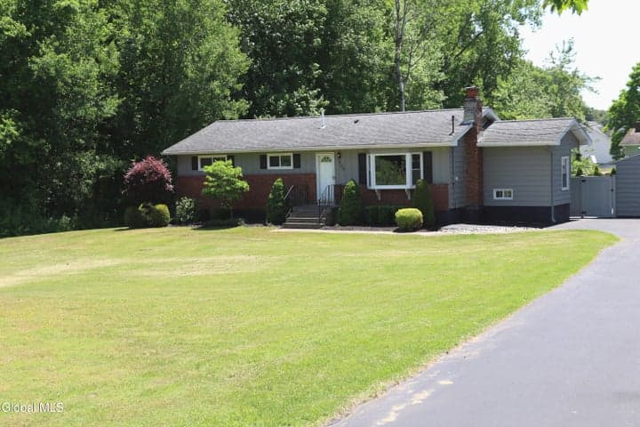 464 Grooms Road, Clifton Park, NY, photo 1