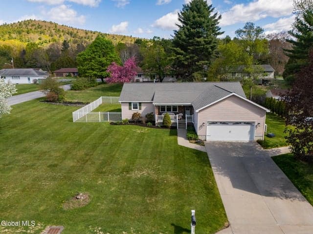 1 Shallow Creek Road, Queensbury, NY