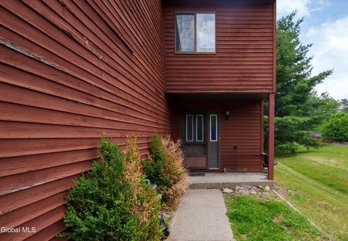 101-103 Stone Ridge Court, Guilderland, NY, photo 2