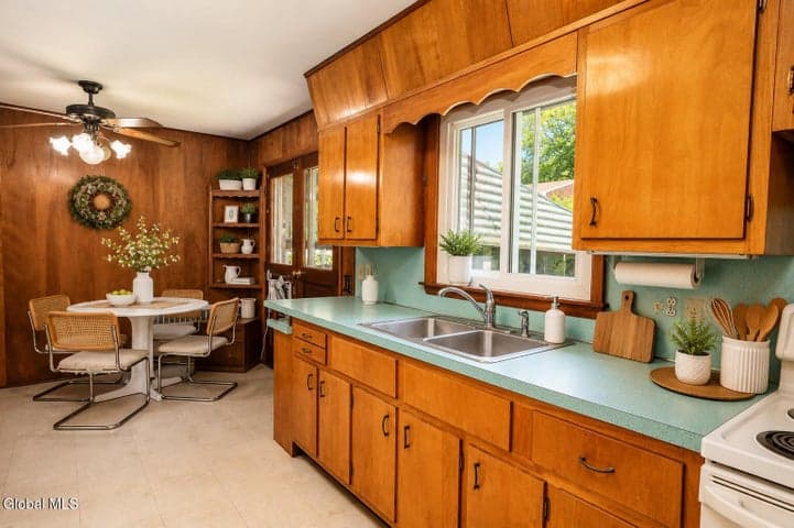 9 Garden Avenue, Albany, NY, photo 3