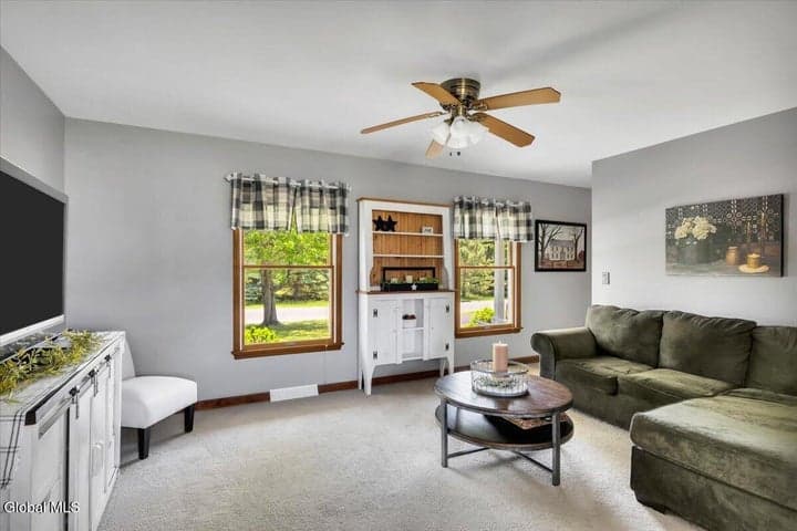 5 Zermatt Drive, North Greenbush, NY, photo 4