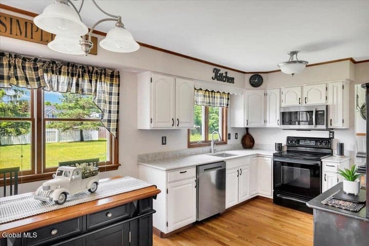 5 Zermatt Drive, North Greenbush, NY, photo 3