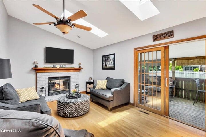 5 Zermatt Drive, North Greenbush, NY, photo 2
