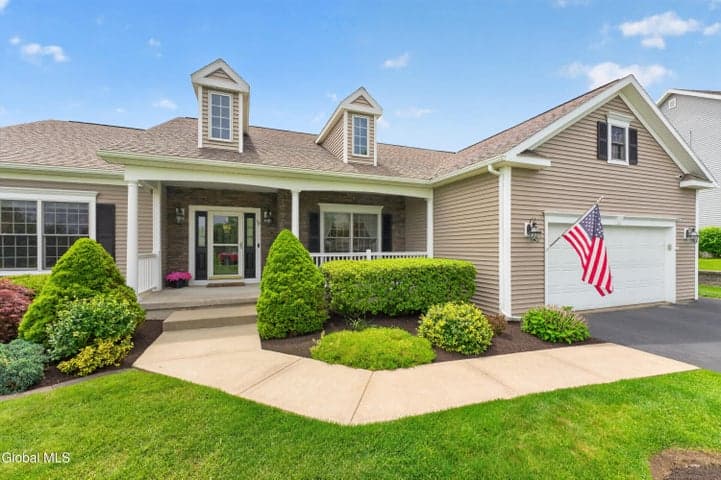 19 Addison Way, Clifton Park, NY, photo 1