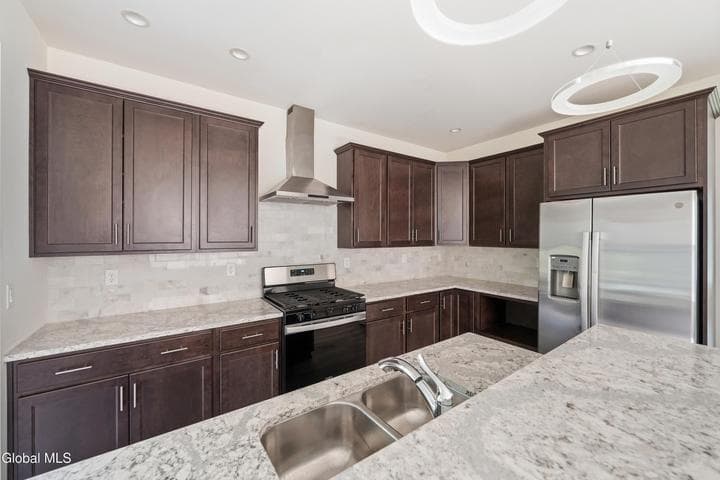 27 Wheatfield Way, Mechanicville, NY, photo 4