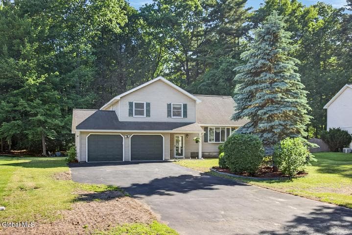 68 Wineberry Lane, Malta, NY, photo 1