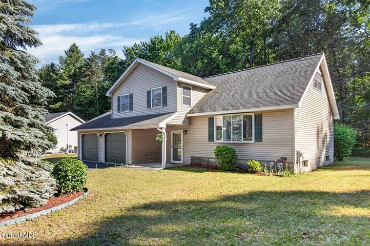 68 Wineberry Lane, Malta, NY, photo 2