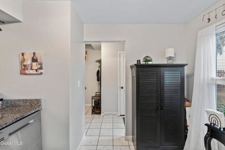 174 Williamsburg Court, Albany, NY, photo 4