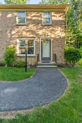 174 Williamsburg Court, Albany, NY, photo 1