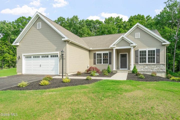 16 Mackenna Court, Ballston, NY, photo 1