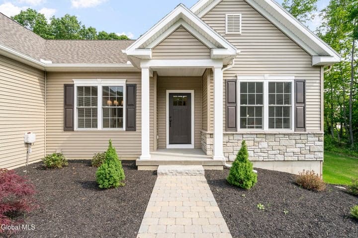 16 Mackenna Court, Ballston, NY, photo 3