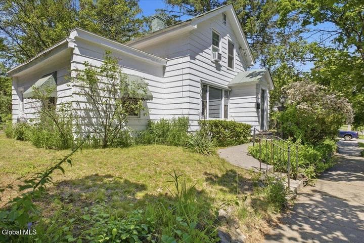 29 Hyde Street, Saratoga Springs, NY, photo 1
