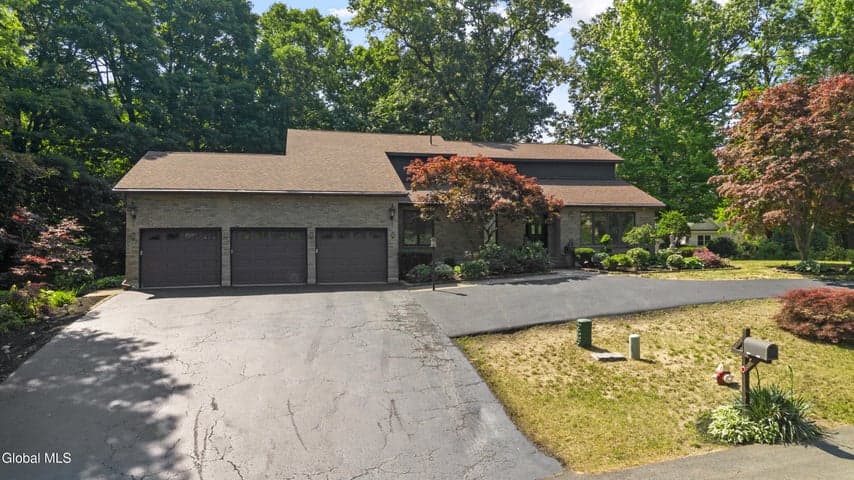 34 Oaktree Lane, Colonie, NY, photo 2