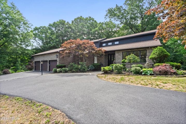 34 Oaktree Lane, Colonie, NY, photo 3