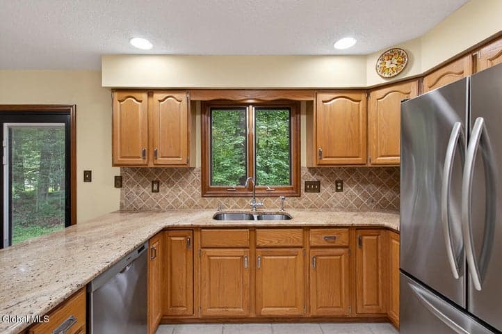 26 Knollwood Drive, Wilton, NY, photo 5