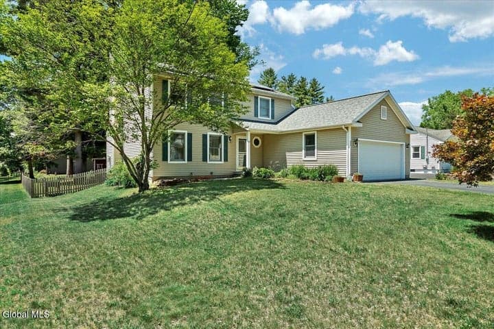 11 Bain Drive, Bethlehem, NY, photo 3