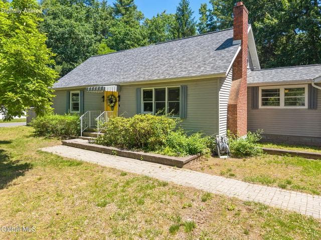 19 Newcastle Road, Halfmoon, NY, photo 2