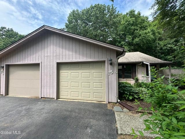 75 Arrow Wood Place, Malta, NY, photo 1
