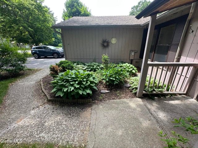 75 Arrow Wood Place, Malta, NY, photo 4