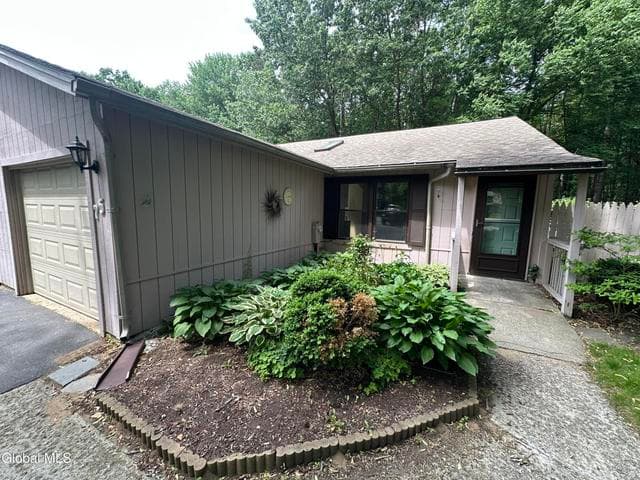 75 Arrow Wood Place, Malta, NY, photo 3