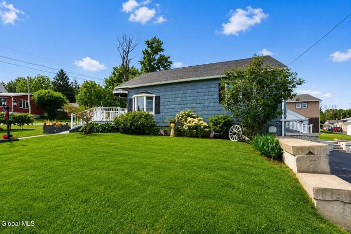 2 Neptune Street, East Greenbush, NY, photo 3