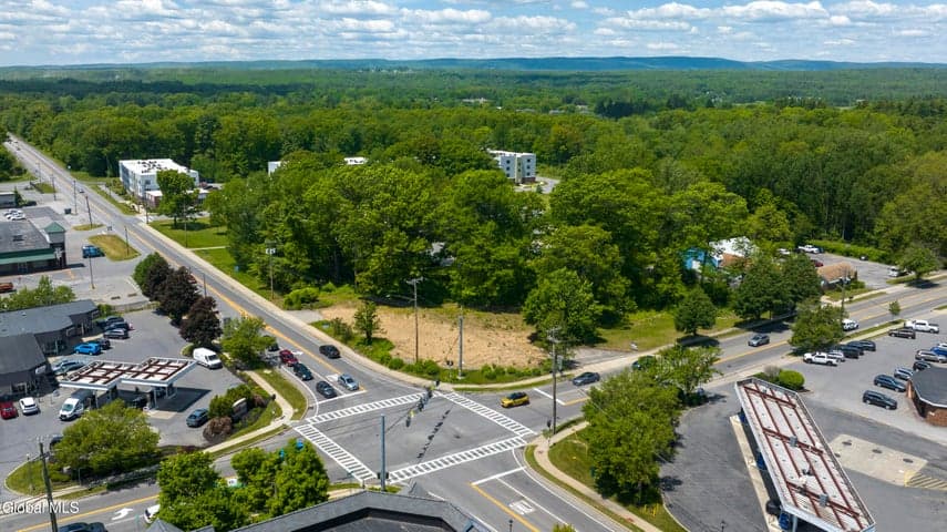 81 West Avenue, Saratoga Springs, NY, photo 1