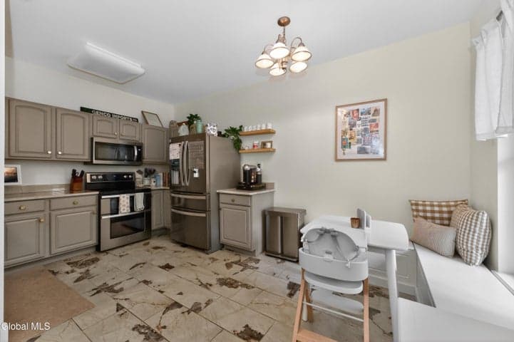 4 Killarney Court, Saratoga Springs, NY, photo 3