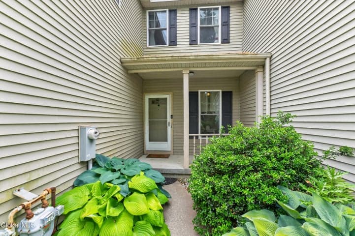 4 Killarney Court, Saratoga Springs, NY, photo 2