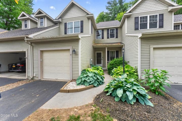 4 Killarney Court, Saratoga Springs, NY, photo 1