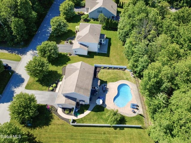 56 Chatsworth Way, Clifton Park, NY, photo 3
