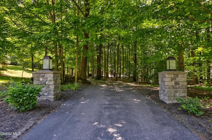 1 Oak Brook Boulevard, Saratoga Springs, NY, photo 2