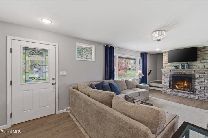 107 Ashdown Road, Ballston, NY, photo 3