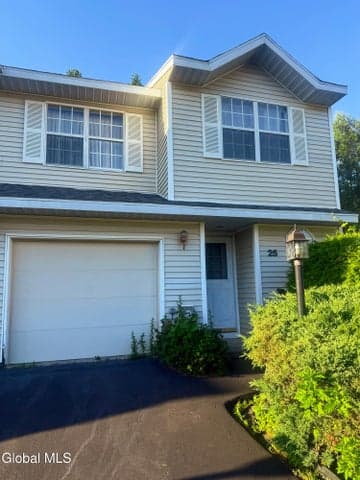 25 Peterson Court, Troy, NY